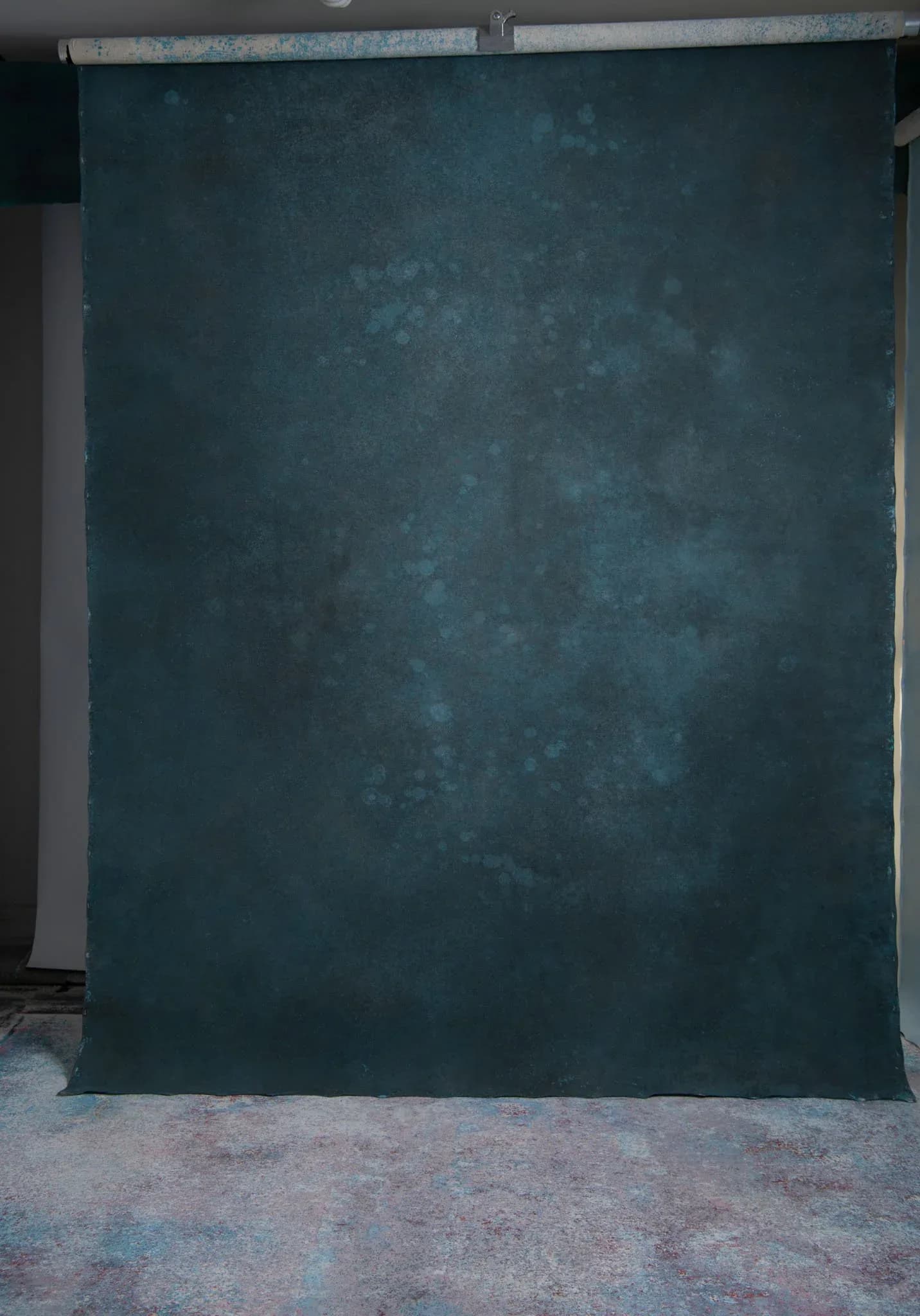 Medium to strong texture hand painted canvas backdrop in dark blue grey colour for photographers 180x270cm
