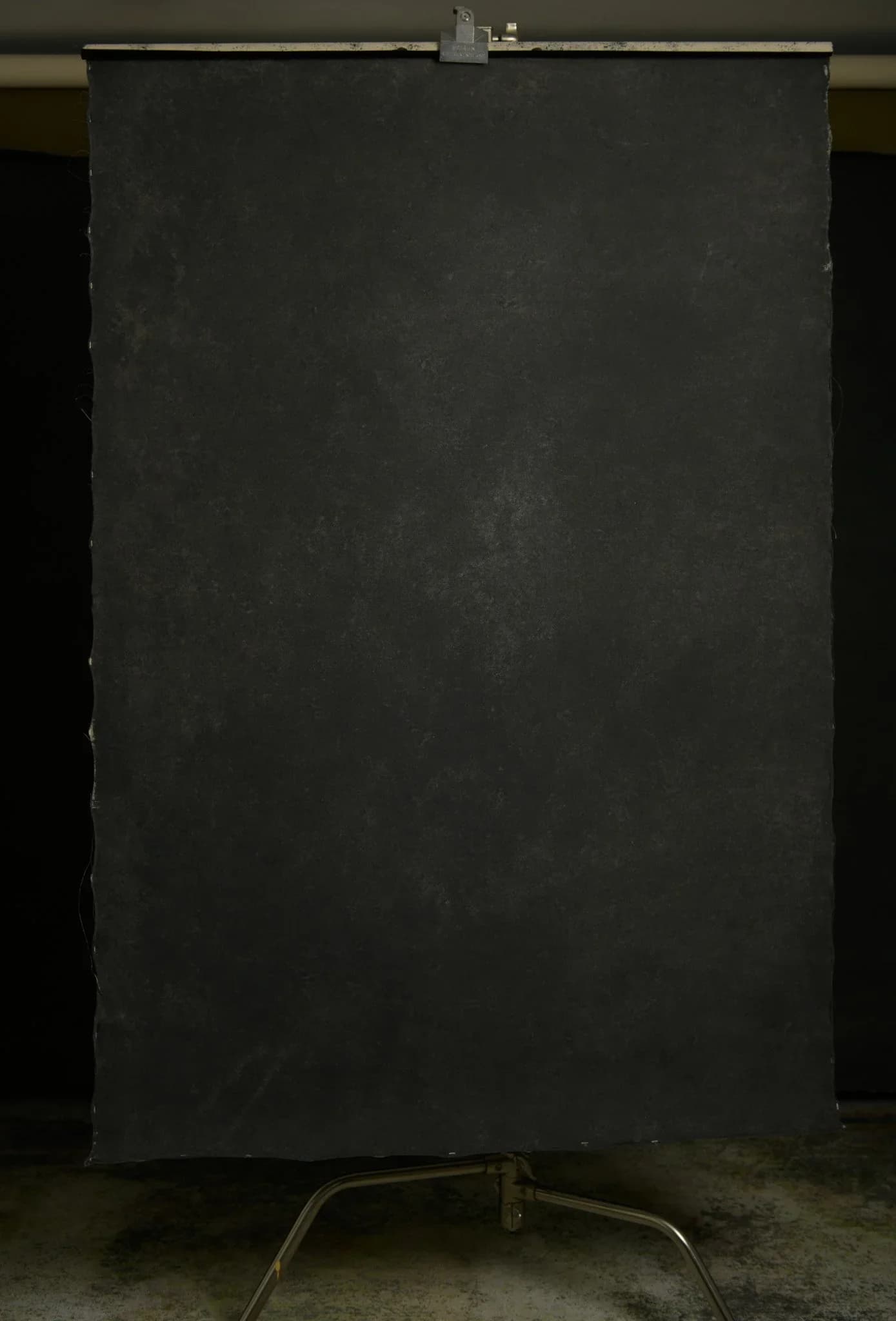 Hand painted dark grey backdrop available in 4x6 09030624