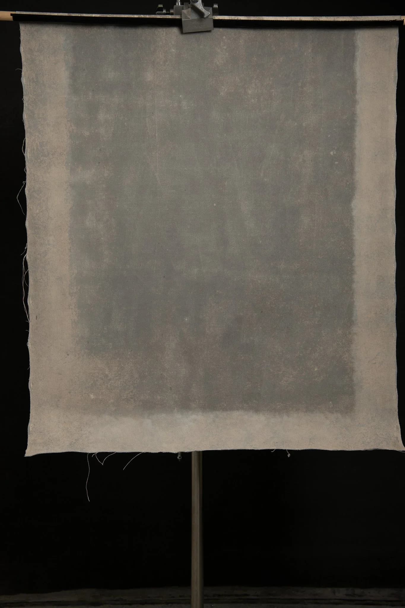 Warm Grey medium sanded texture with "polaroid" frame around 90x115 cm 011300524