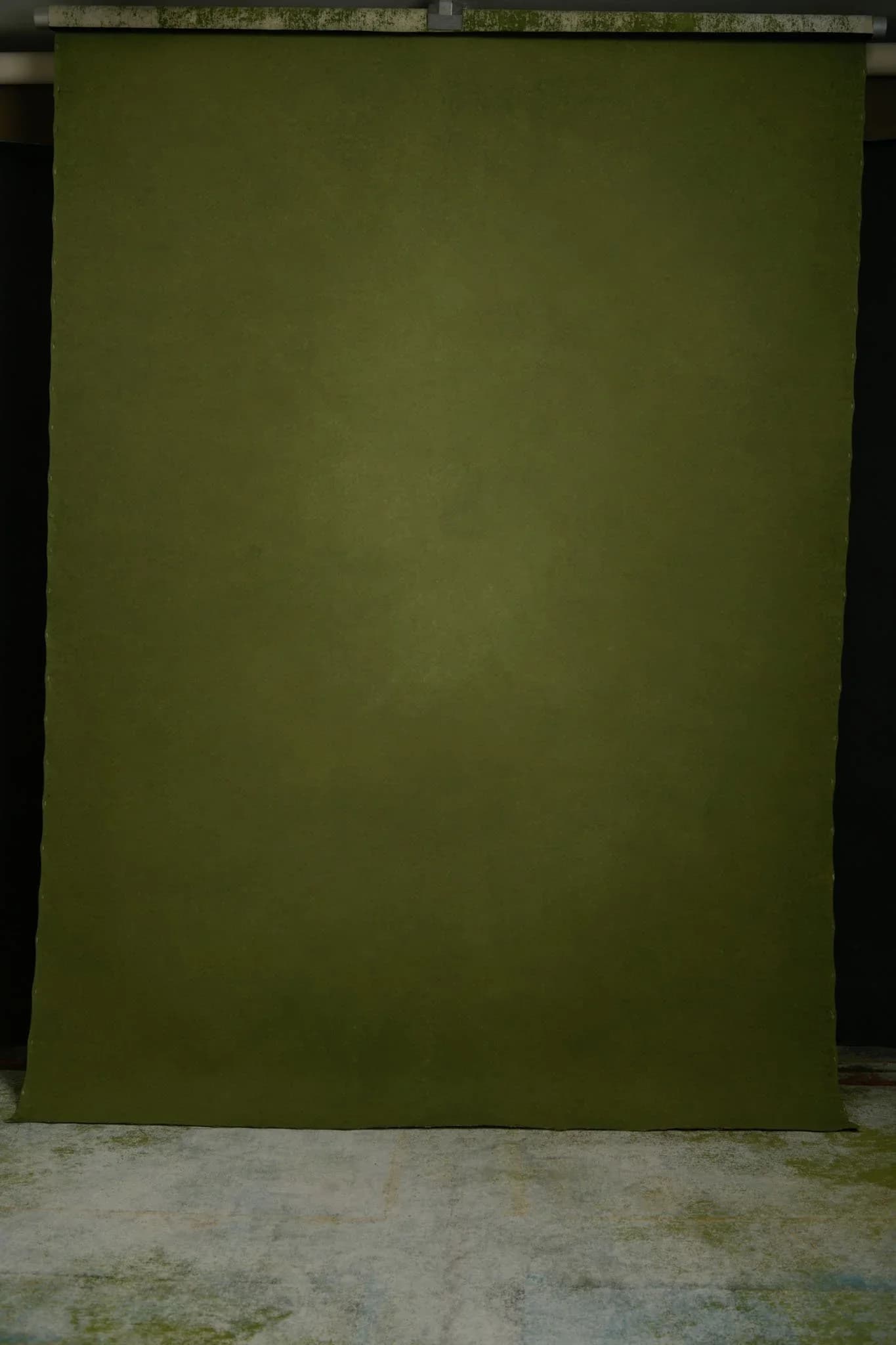 Dark Olive hand painted canvas backdrop with beautiful soft texture 180x270cm 2/130325