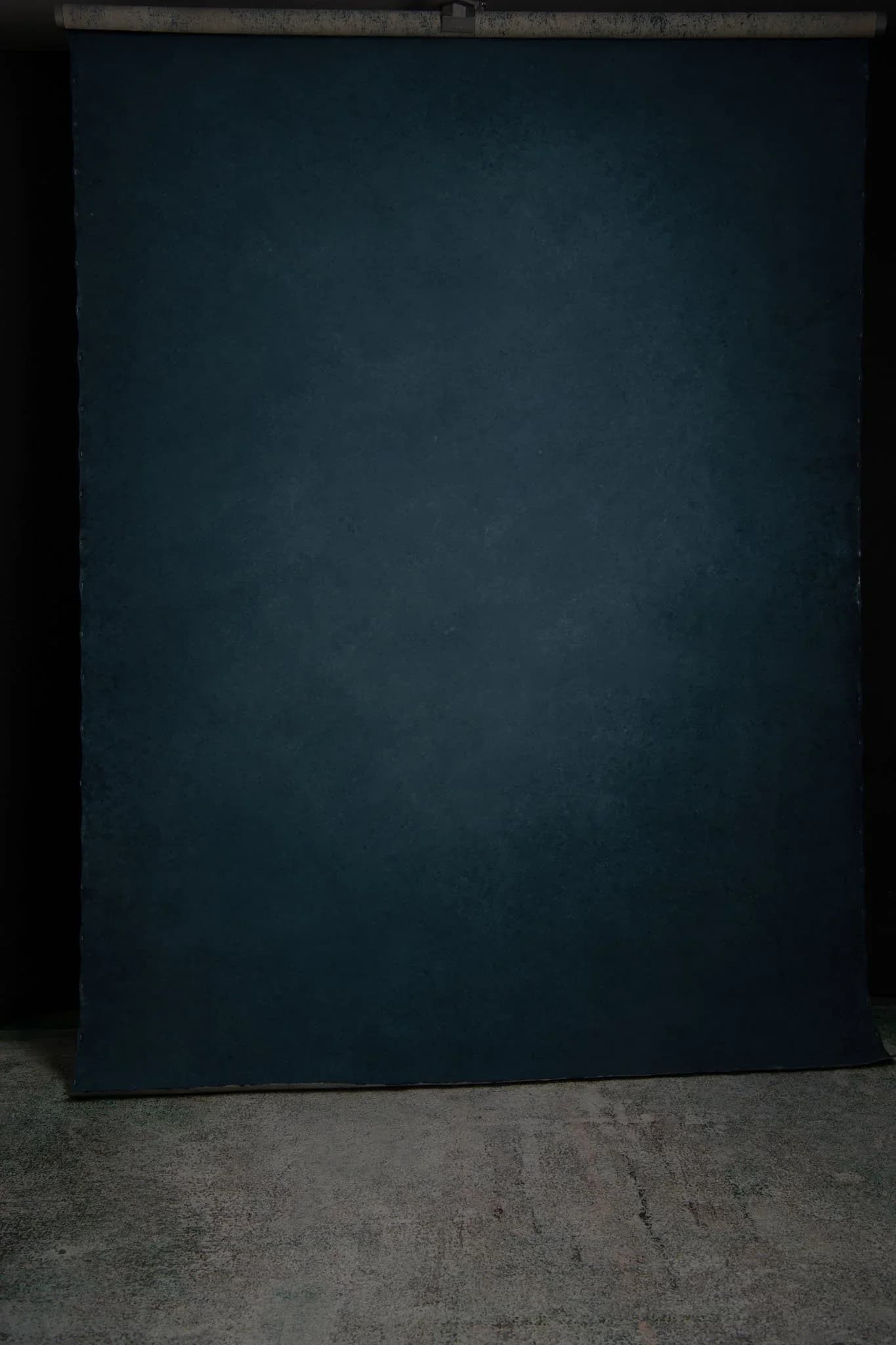 Deep blue hand painted backdrop with aluminium core 180x270cm 05190423