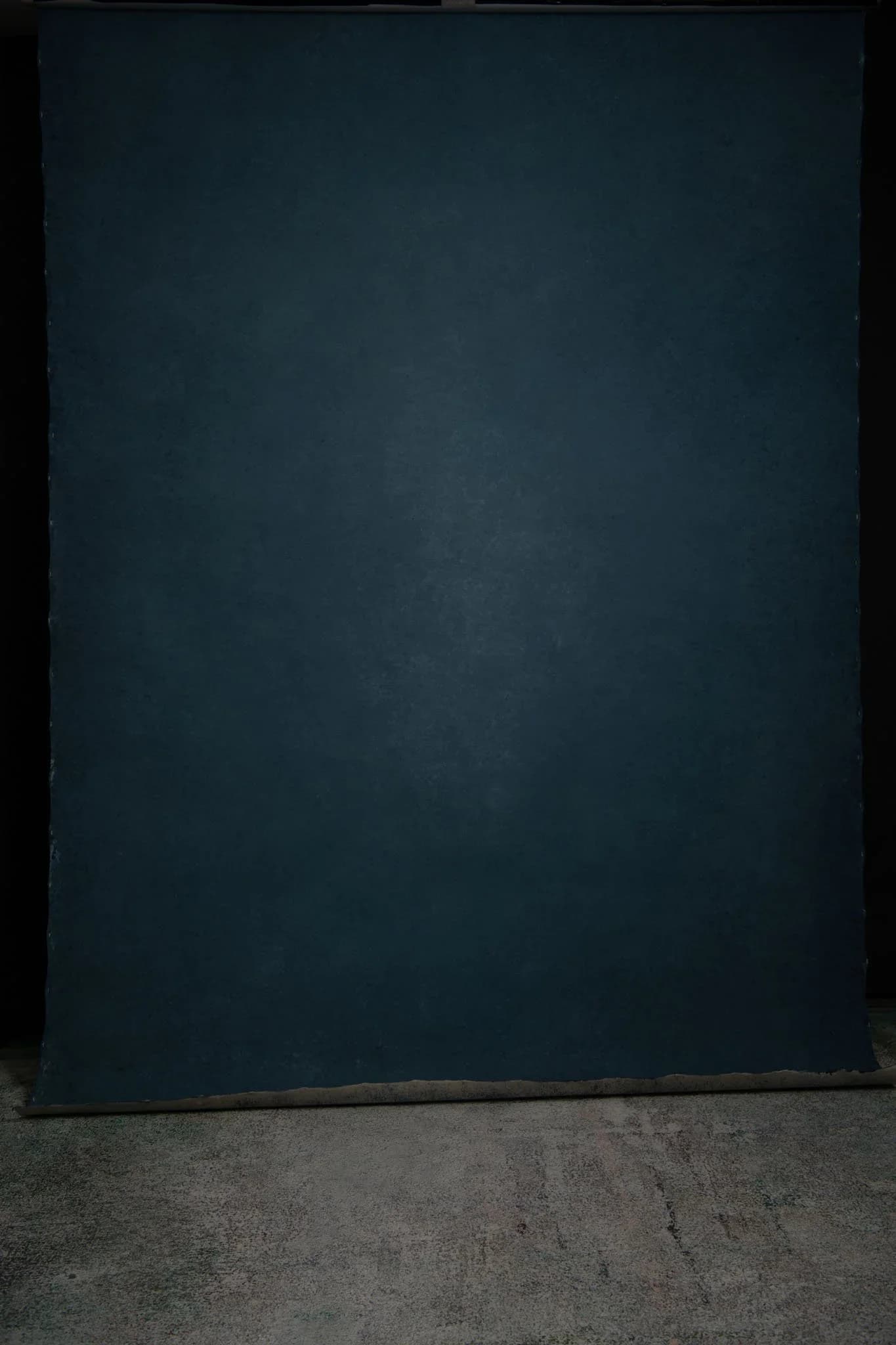 Deep blue hand painted backdrop with aluminium core 180x270cm 06190423