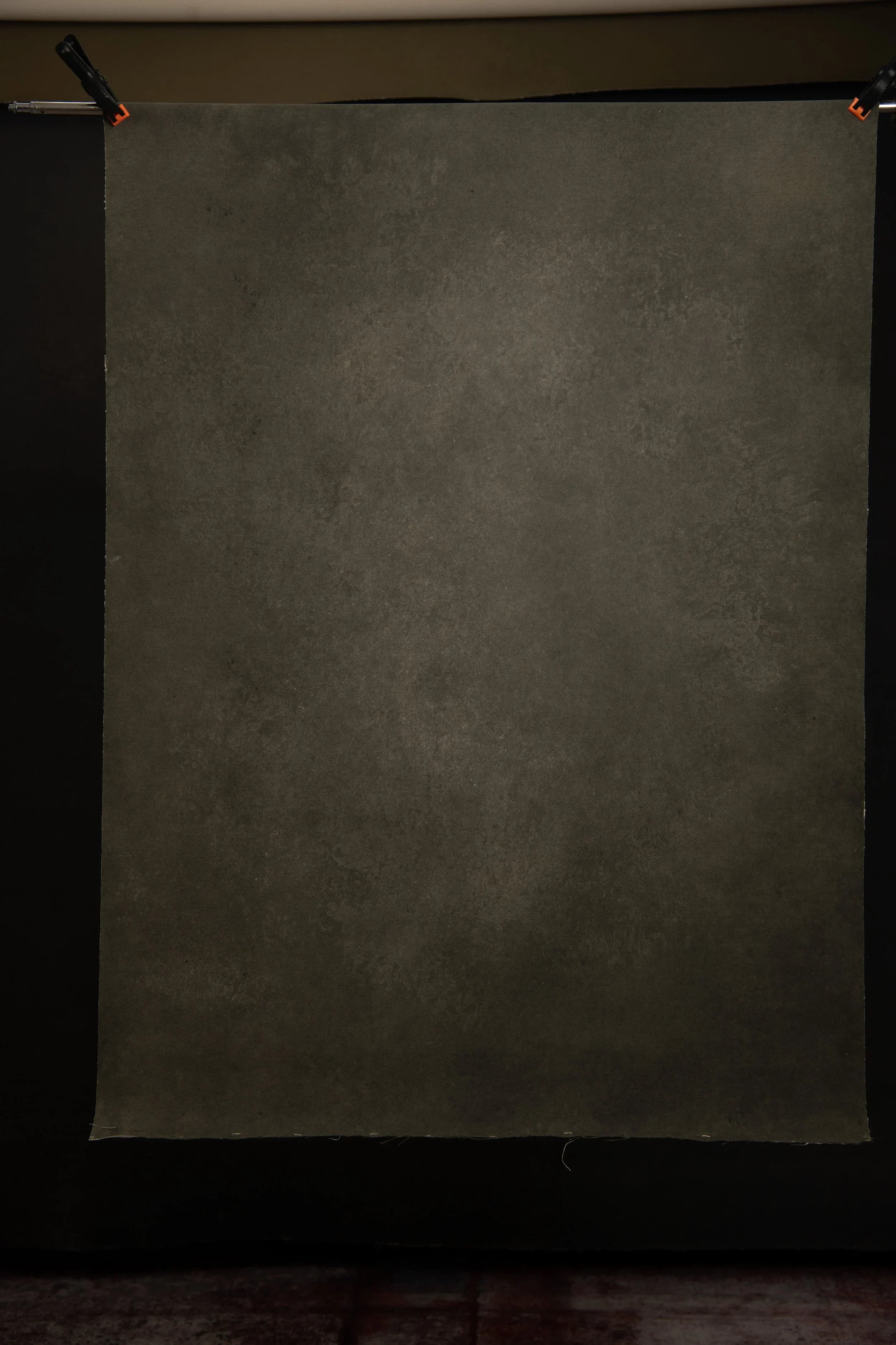 Dramatic medium to dark grey, hand painted canvas backdrop. 100x135cm (04161125)