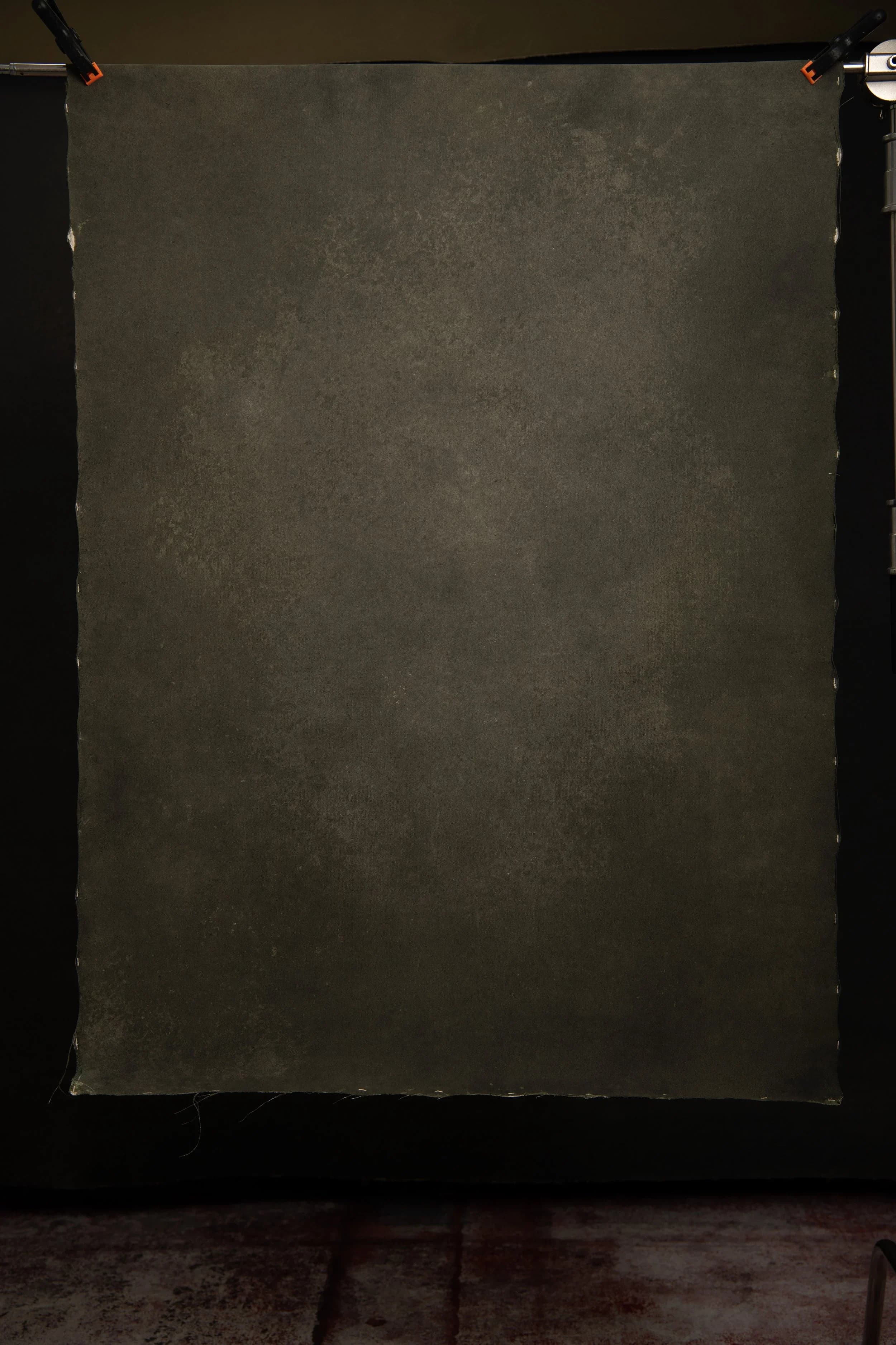 Dramatic medium to dark grey, hand painted canvas backdrop. 100x135cm (05161125)