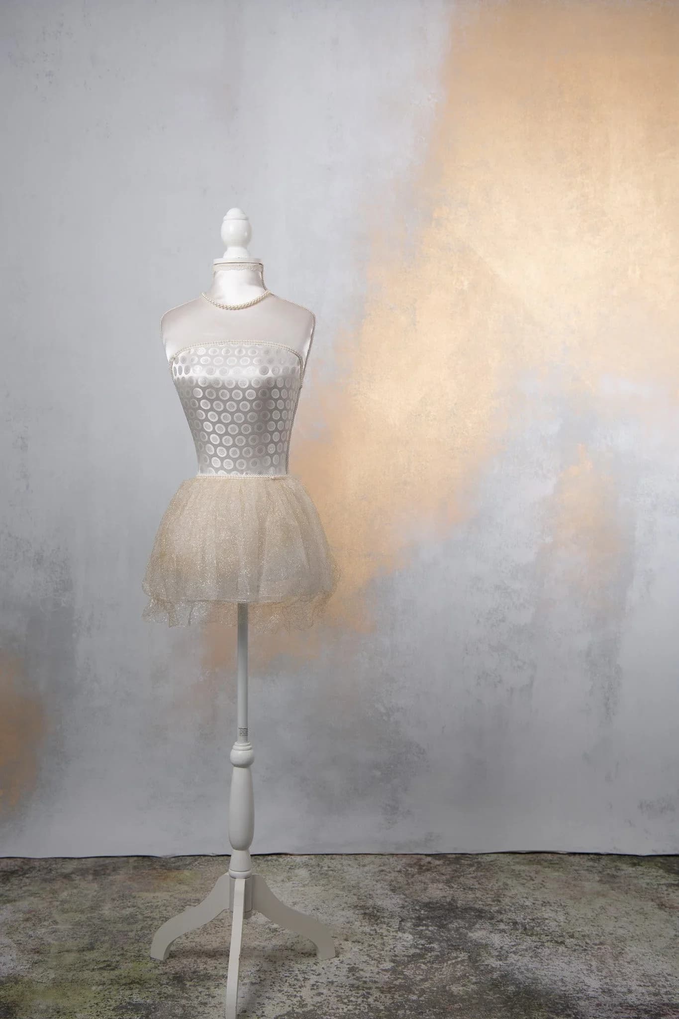 Hand Painted Canvas Backdrop for Photographers in Light Grey and Gold 00100924