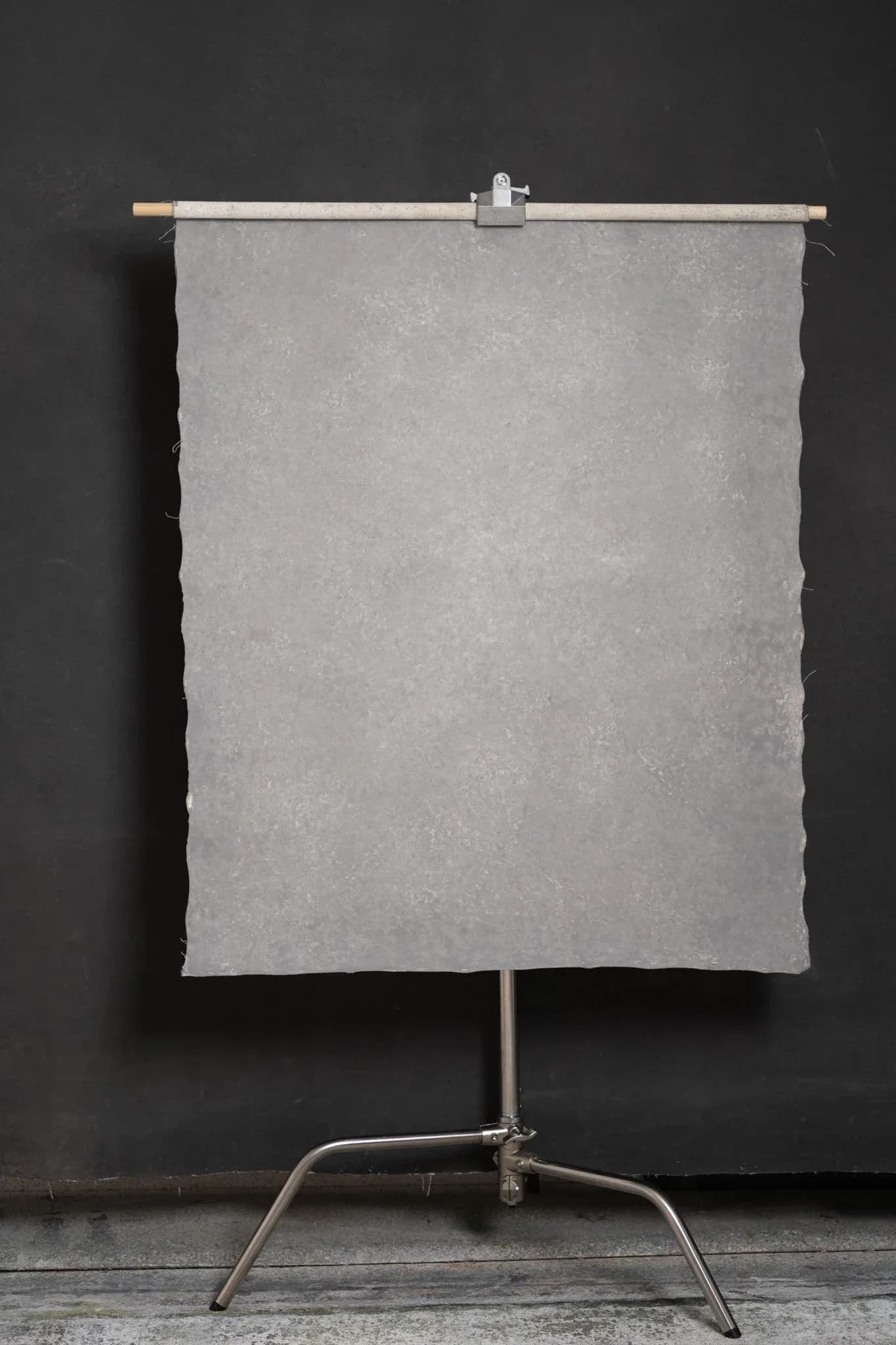 Light grey medium to low texture 100x135 cm 513622