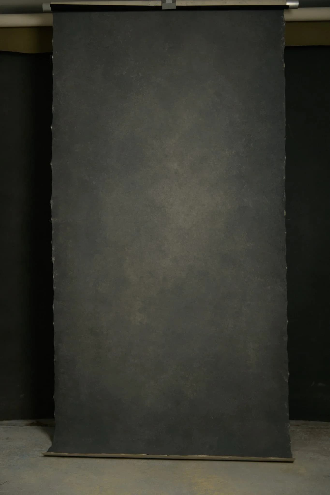 Medium texture warm grey hand painted canvas backdrop for photographers 130x270. 05290523