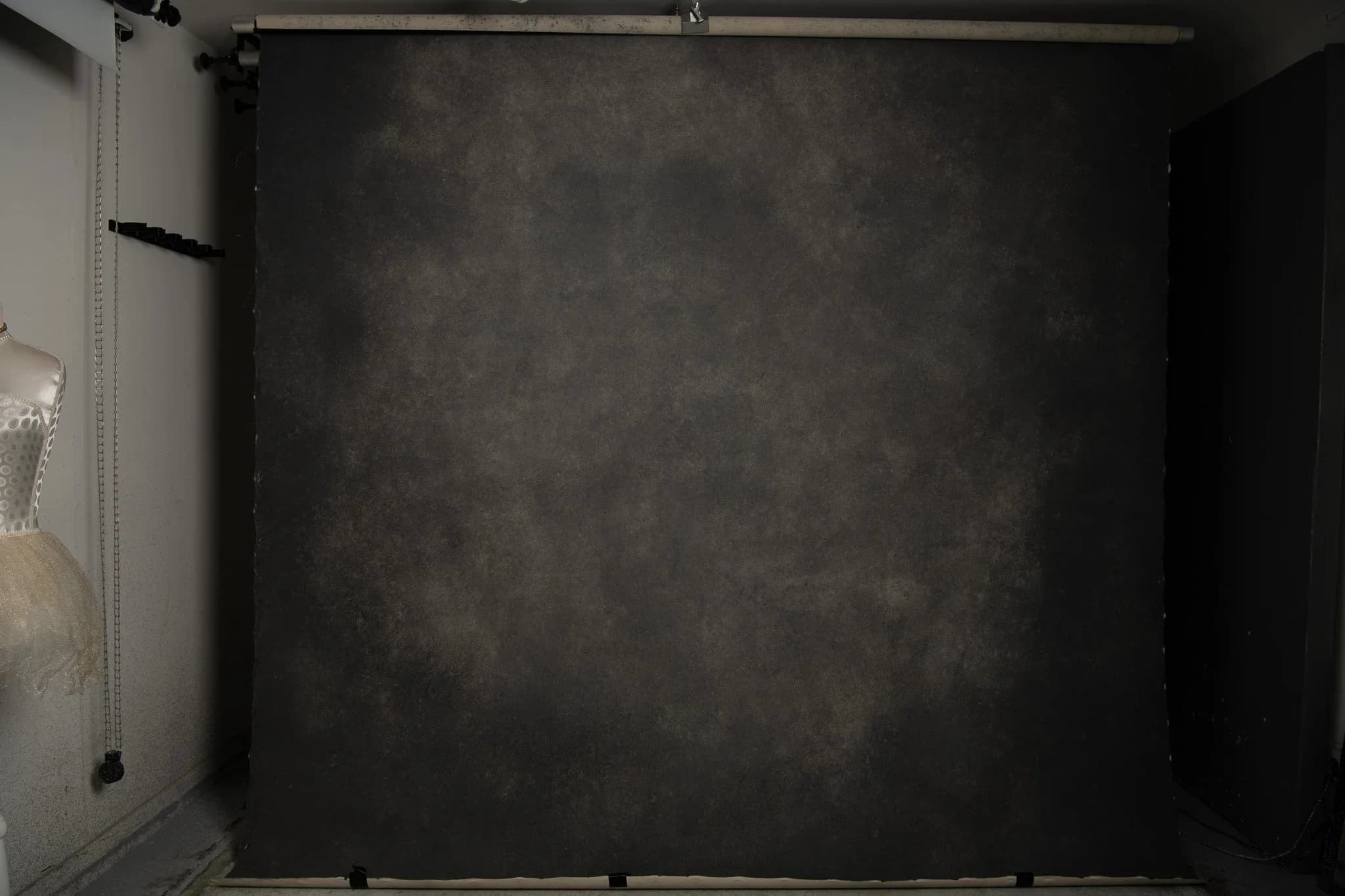 Medium to dark grey, hand painted canvas backdrop 270x270 (Dark grey) 04290524