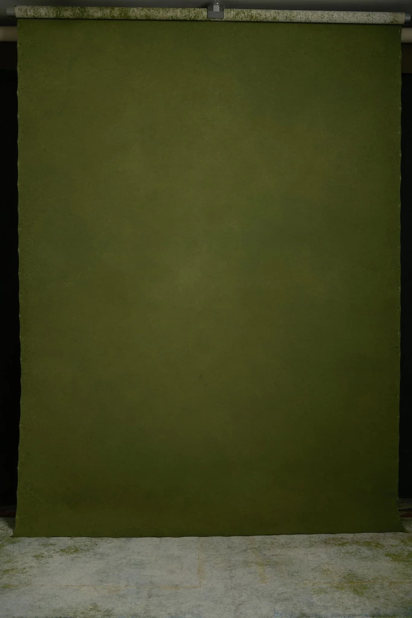 Olive hand painted canvas backdrop with beautiful soft texture 180x270cm 1/130325