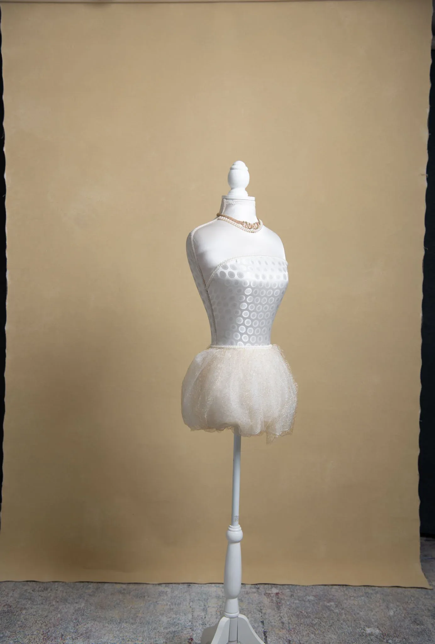 Soft texture hand painted canvas backdrop for photographers in light gold 180x270 (11822) ???