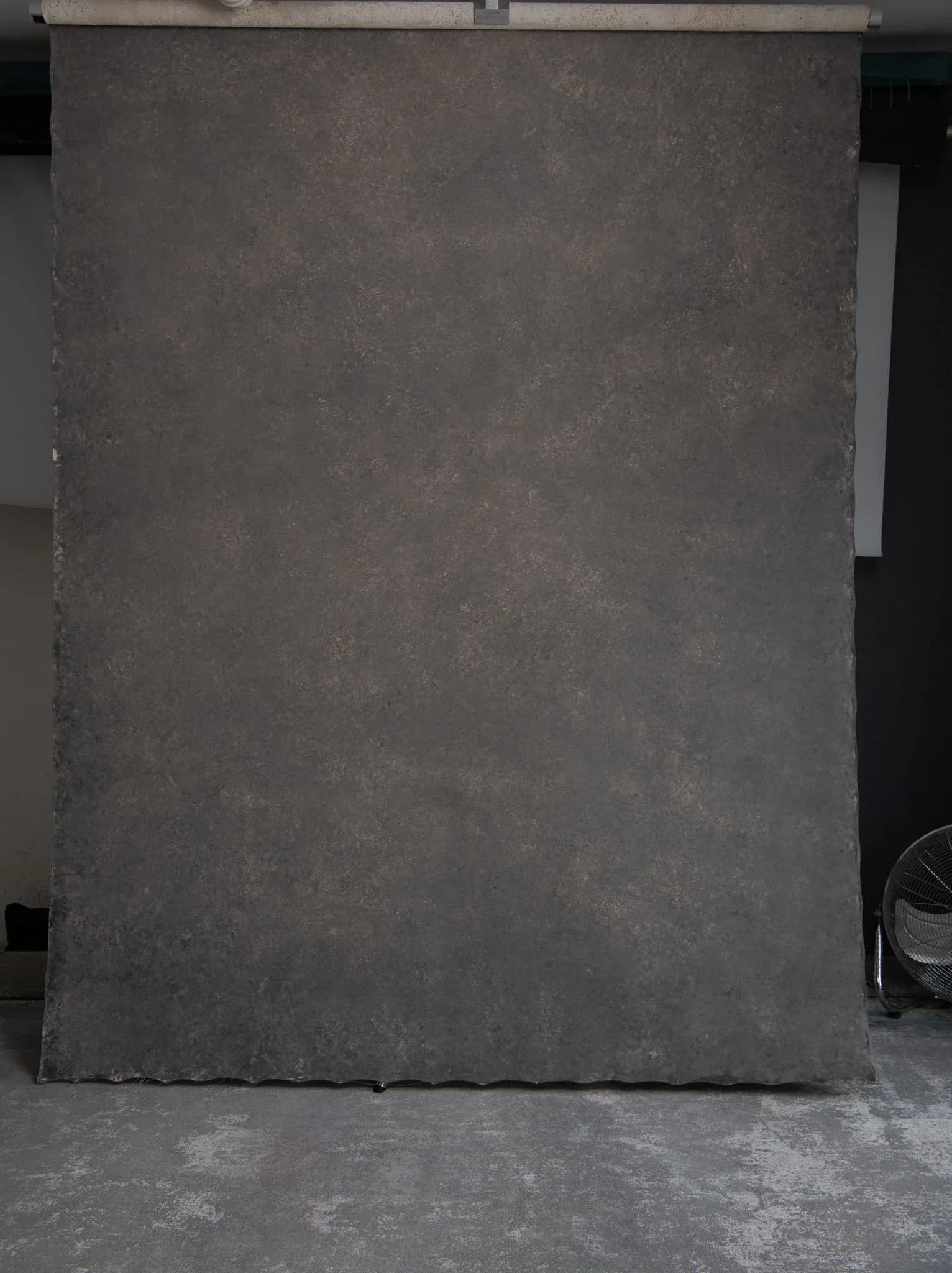 Textured warm dark grey fine art backdrop. 180X270cm (Warm dark grey 17222 ???